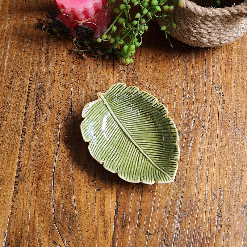 Eco-Friendly Leaf-Shaped Ceramic Serving Plates - Green Natural Design