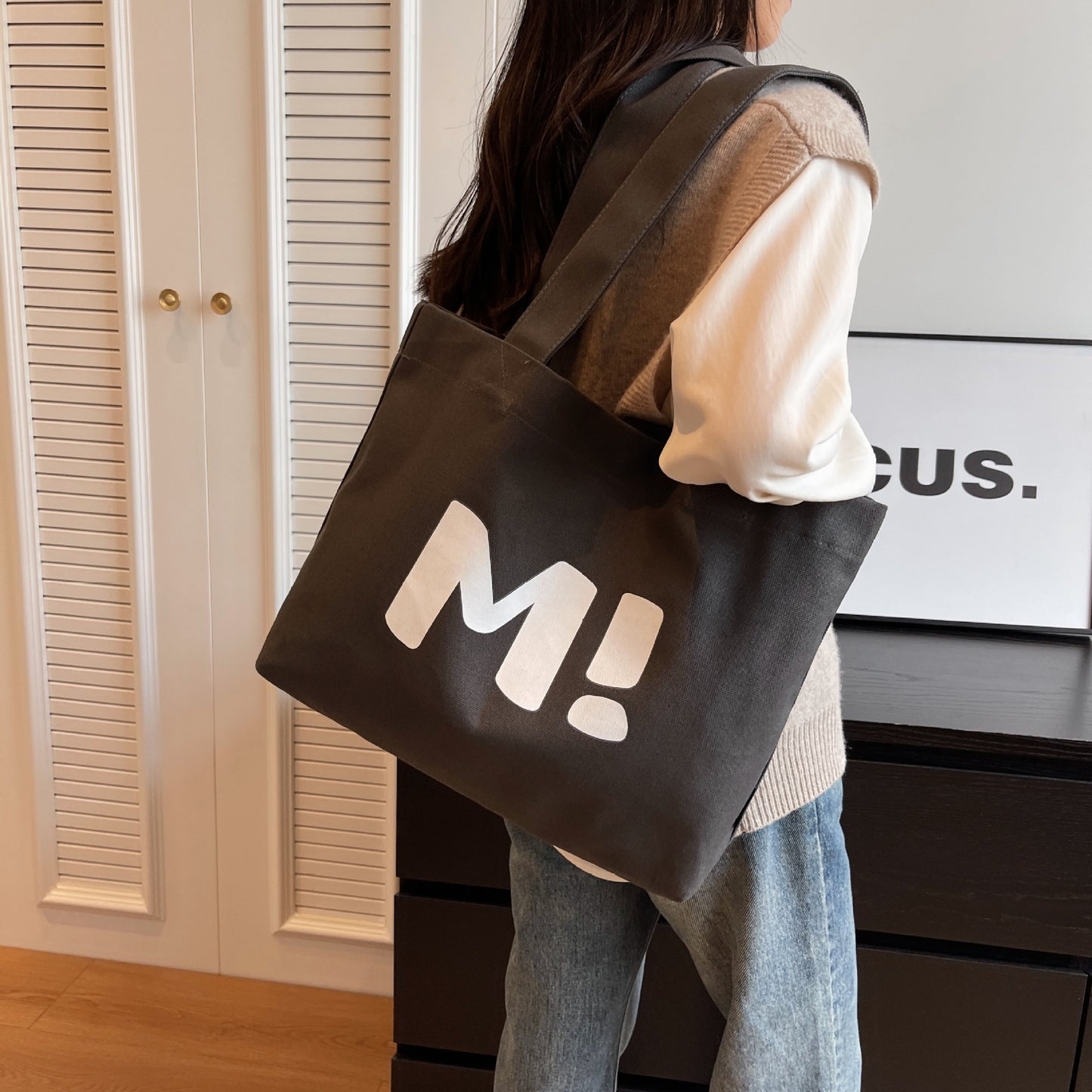 Eco-Friendly Canvas Tote Bag for Sustainable Living