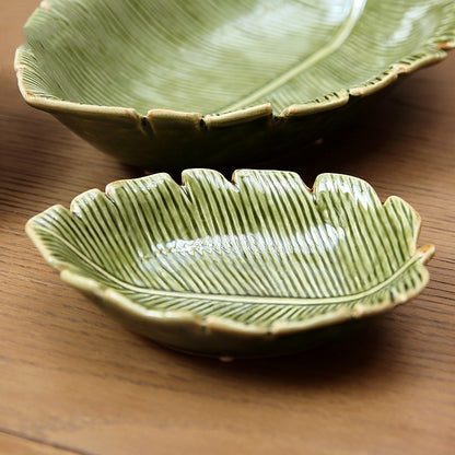 Eco-Friendly Leaf-Shaped Ceramic Serving Plates - Green Natural Design