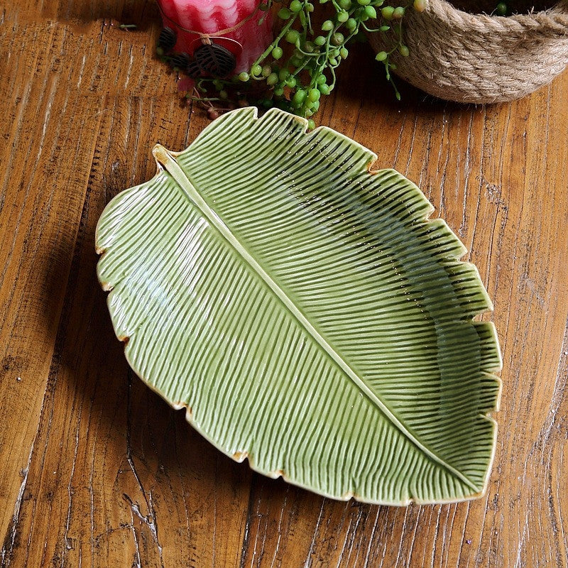 Eco-Friendly Leaf-Shaped Ceramic Serving Plates - Green Natural Design