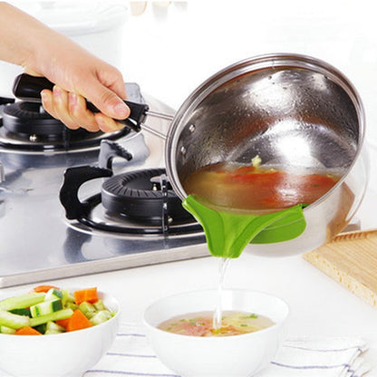 Green Silicone Clip-On Pot Spout for Spill-Free Pouring