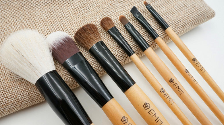 Eco-Friendly Makeup Brush Set with Natural Wood Handles