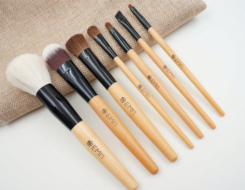 Eco-Friendly Makeup Brush Set with Natural Wood Handles