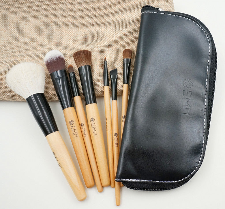 Eco-Friendly Makeup Brush Set with Natural Wood Handles and Black Case