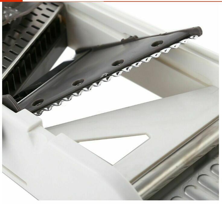 Versatile Mandoline Slicer for Precise Vegetable Cuts