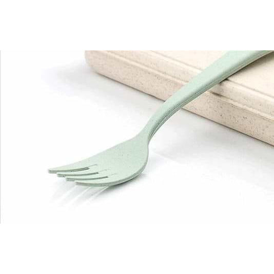 Natural biodegradable Wheat Straw Cutlery Set. Eco-friendly and easy to carry, they are dishwasher safe and come in a variety of colors.