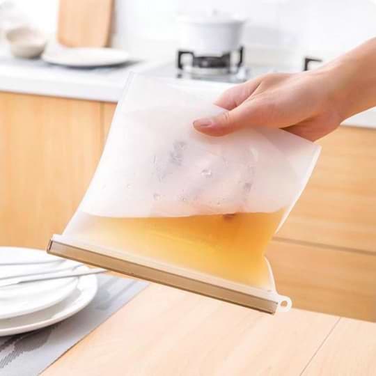 Reusable Silicone Vacuum Bag is the perfect replace,ent of the single-use plastic bag. Eco-friendly, non-toxic, resistant to high and low temperature, can be used for refrigerators and also for microwave or ovens.